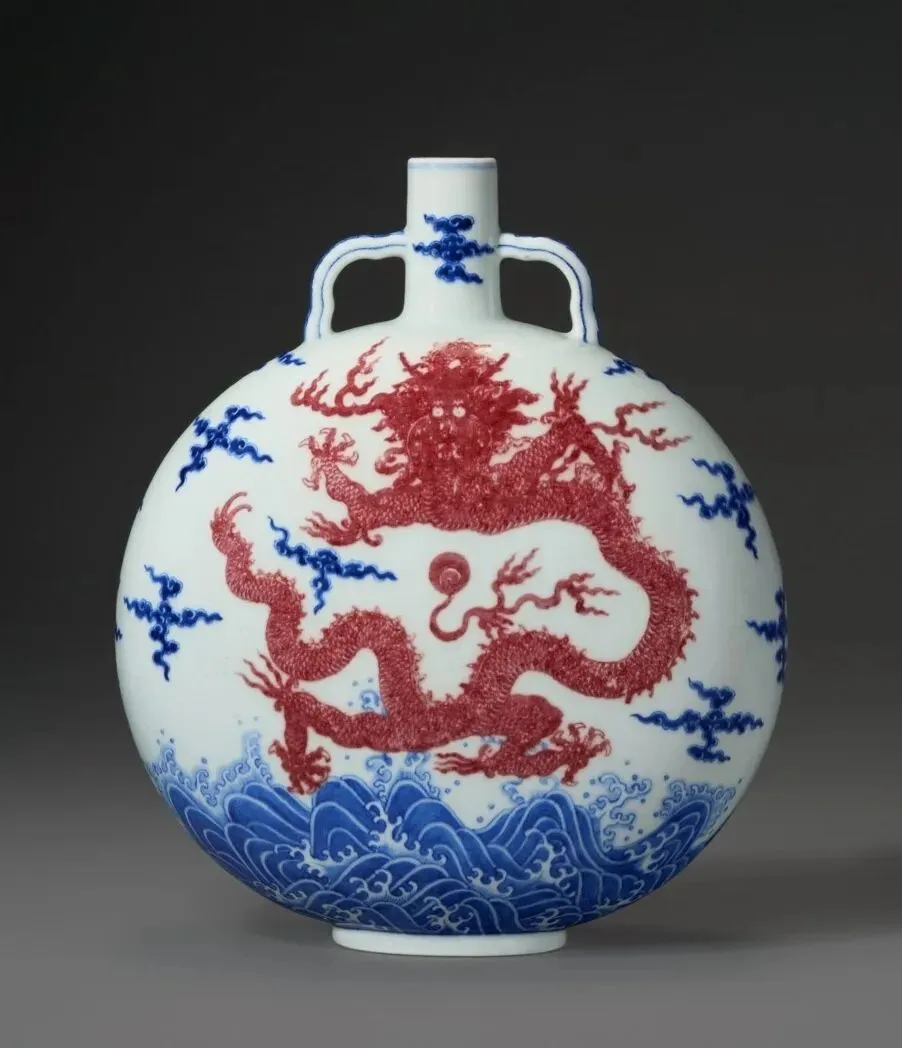 市场孤例的雍正御窑|斗彩缠枝花卉梅瓶RMB 2,100万纽约佳士得领衔