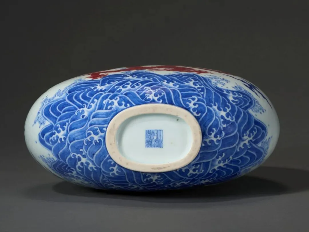 市场孤例的雍正御窑|斗彩缠枝花卉梅瓶RMB 2,100万纽约佳士得领衔