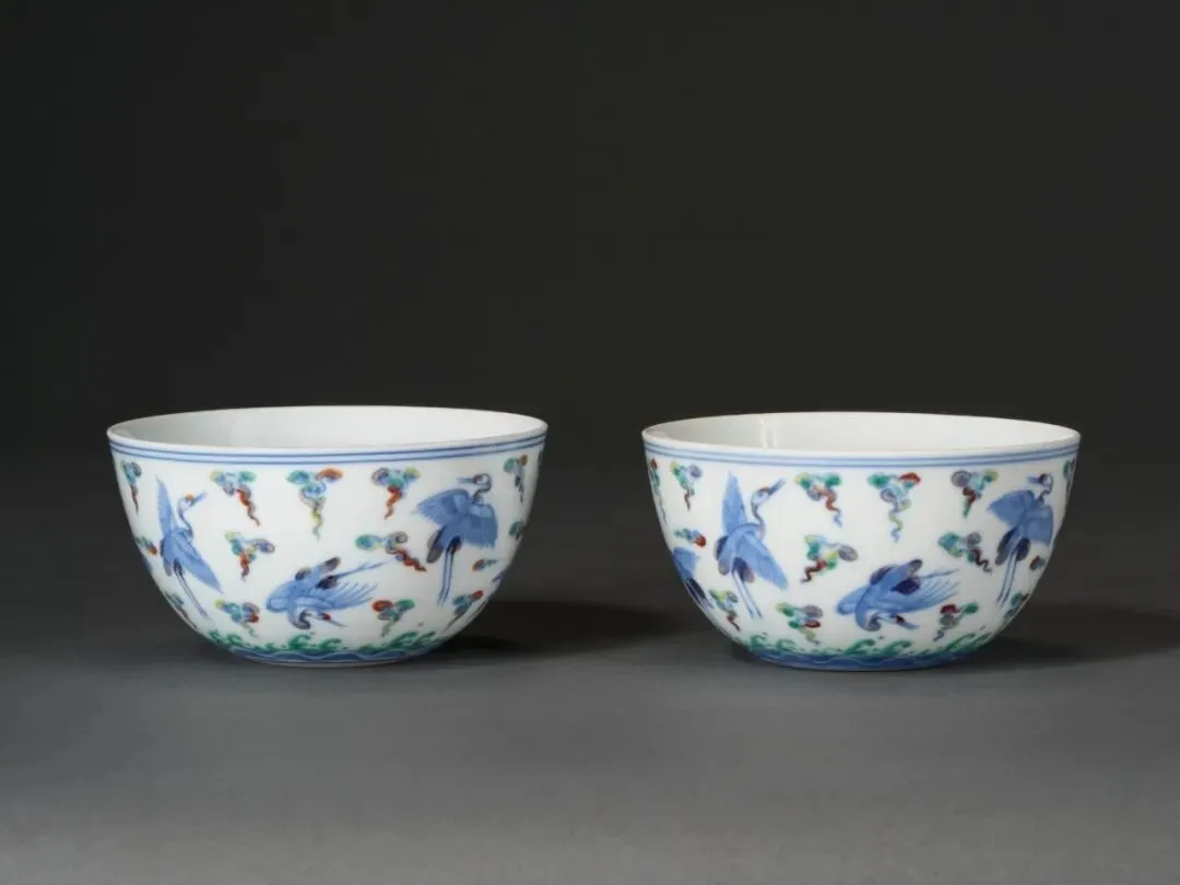 市场孤例的雍正御窑|斗彩缠枝花卉梅瓶RMB 2,100万纽约佳士得领衔