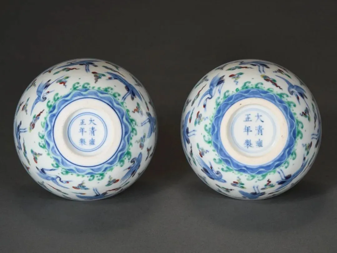 市场孤例的雍正御窑|斗彩缠枝花卉梅瓶RMB 2,100万纽约佳士得领衔