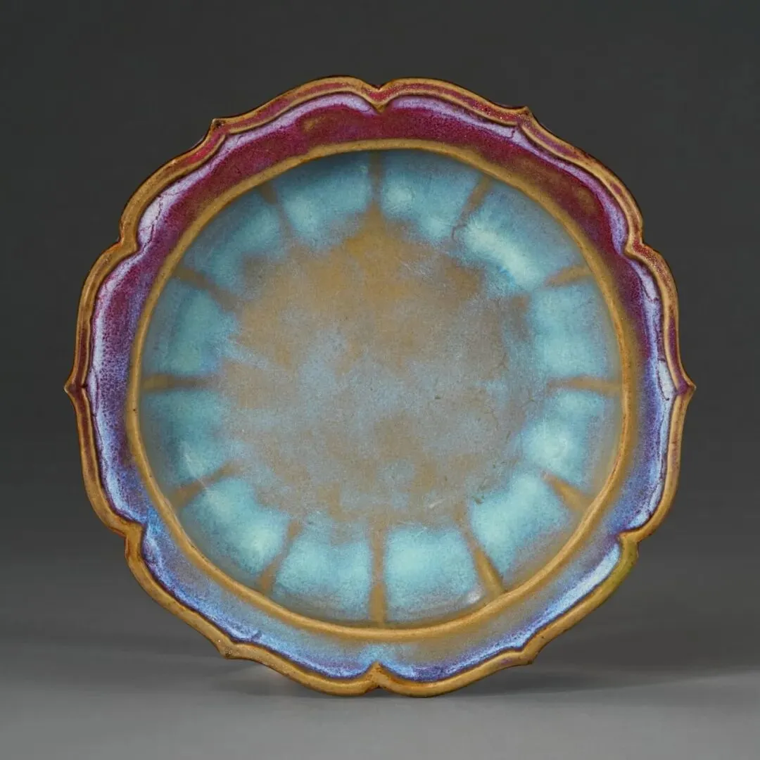 市场孤例的雍正御窑|斗彩缠枝花卉梅瓶RMB 2,100万纽约佳士得领衔