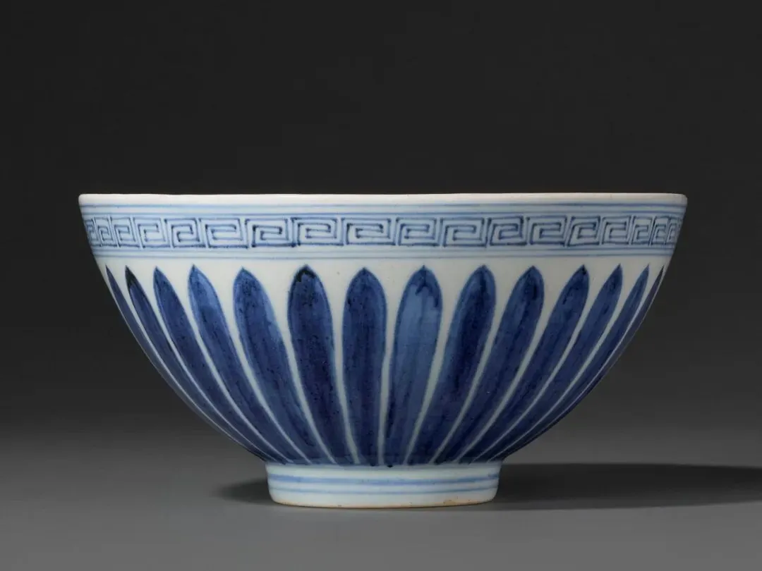 市场孤例的雍正御窑|斗彩缠枝花卉梅瓶RMB 2,100万纽约佳士得领衔