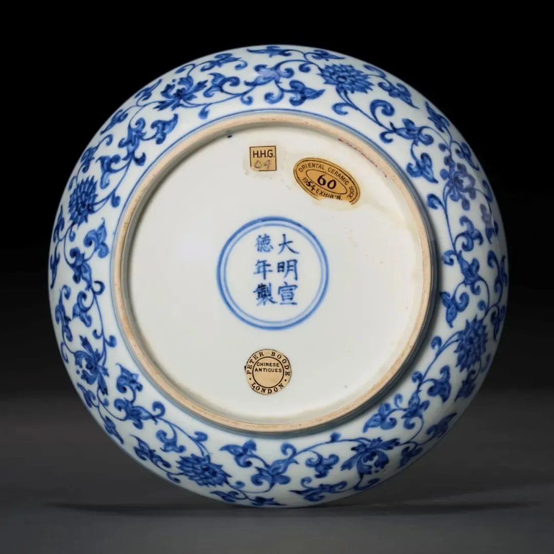 市场孤例的雍正御窑|斗彩缠枝花卉梅瓶RMB 2,100万纽约佳士得领衔