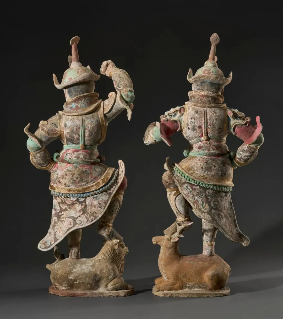 市场孤例的雍正御窑|斗彩缠枝花卉梅瓶RMB 2,100万纽约佳士得领衔