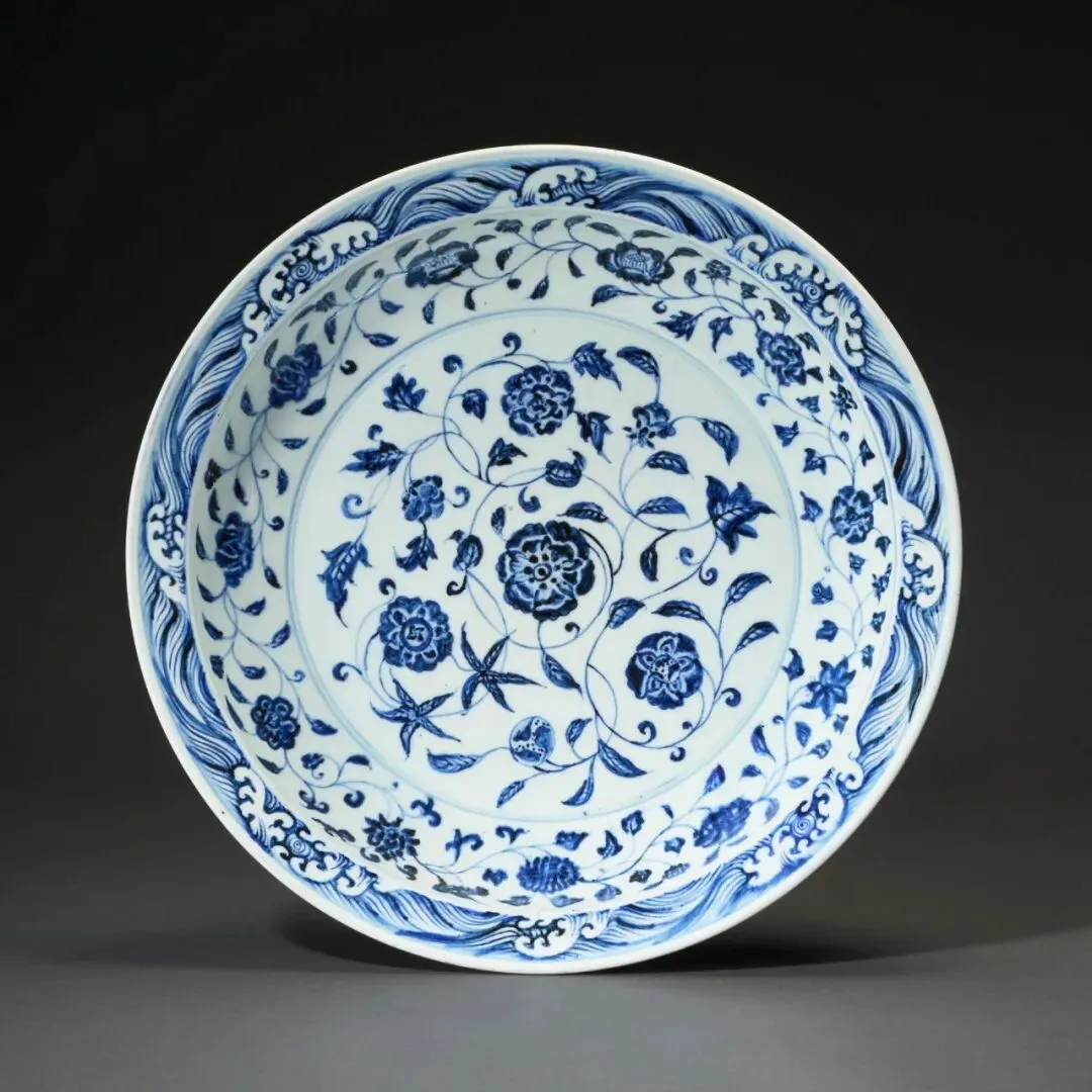 市场孤例的雍正御窑|斗彩缠枝花卉梅瓶RMB 2,100万纽约佳士得领衔