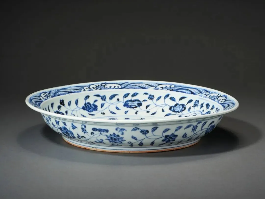 市场孤例的雍正御窑|斗彩缠枝花卉梅瓶RMB 2,100万纽约佳士得领衔