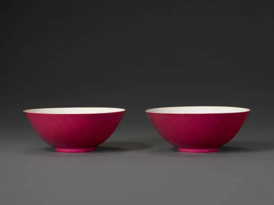 市场孤例的雍正御窑|斗彩缠枝花卉梅瓶RMB 2,100万纽约佳士得领衔