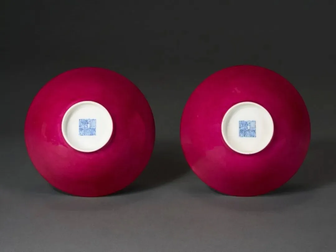 市场孤例的雍正御窑|斗彩缠枝花卉梅瓶RMB 2,100万纽约佳士得领衔