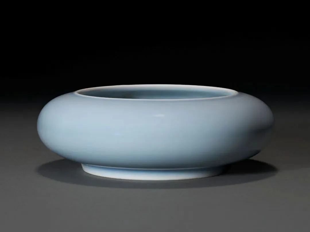 市场孤例的雍正御窑|斗彩缠枝花卉梅瓶RMB 2,100万纽约佳士得领衔