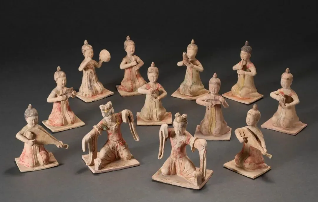 市场孤例的雍正御窑|斗彩缠枝花卉梅瓶RMB 2,100万纽约佳士得领衔