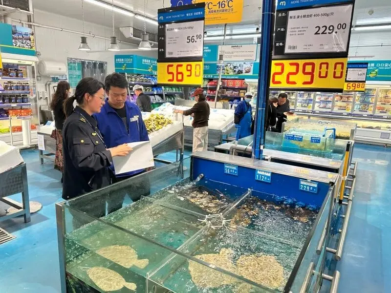 金辰市场监管所开展鱼虾类水产品排查专项行动