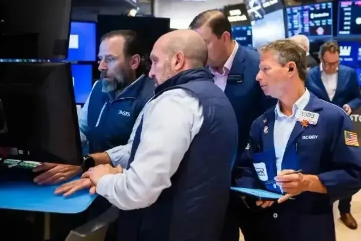 市场担忧美国攻击伊朗能源设施 标普、纳指创开战后最大单日跌幅 存储芯片股被大幅抛售