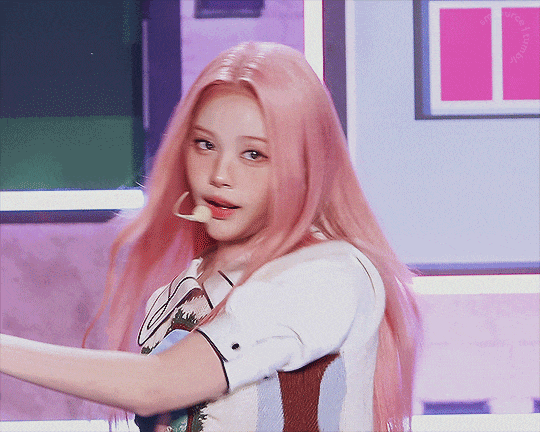 公司看上她的背后的市场却又不捧她?