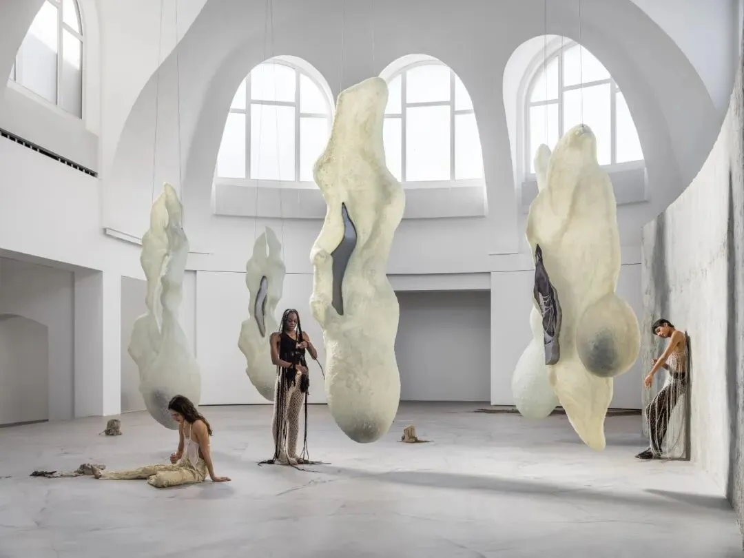 怀旧作为生意:豪斯德洛娃的文化批判与市场妥协