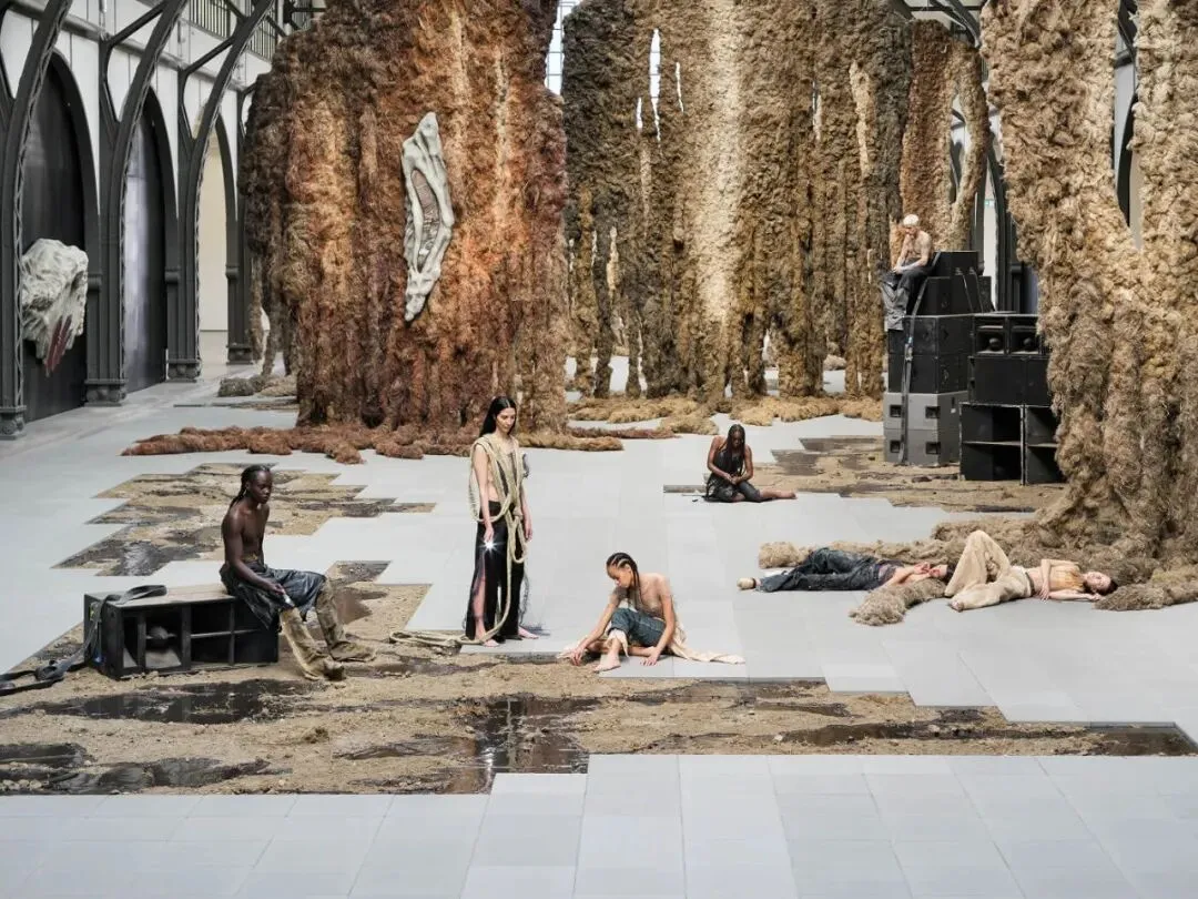 怀旧作为生意:豪斯德洛娃的文化批判与市场妥协