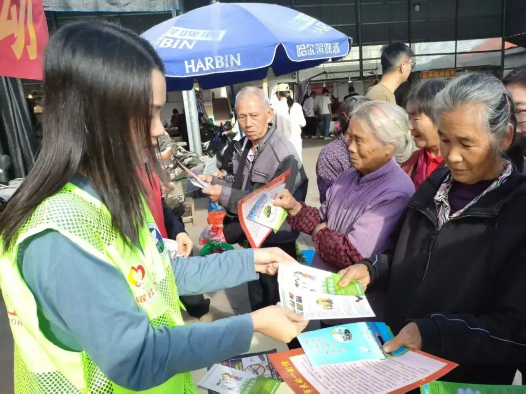 四会禁毒 | 龙甫镇:禁毒宣传进市场,防毒知识入民心
