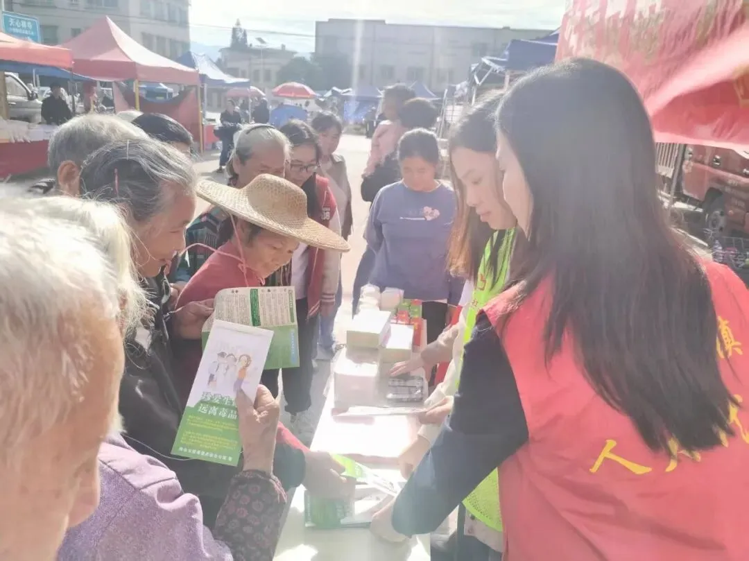 四会禁毒 | 龙甫镇:禁毒宣传进市场,防毒知识入民心