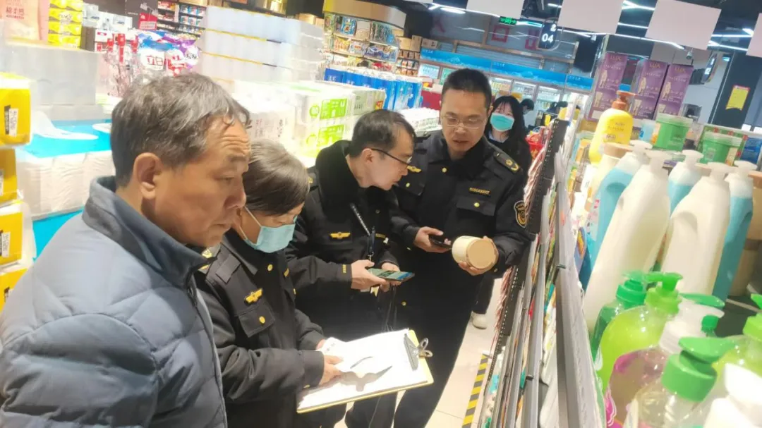 安阳市殷都区市场监督管理局开展节前化妆品风险隐患排查