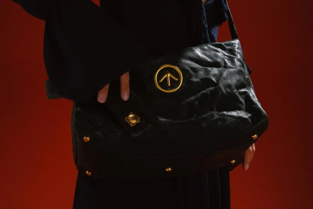 个乐丨跻身销售榜单TOP阵营的国产包袋黑马【汤臣战略研究院】