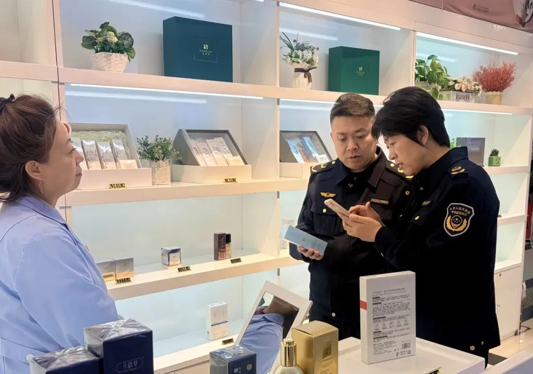 【以抽促管】东河区市场监管局稳步开展2026年国家化妆品抽检工作
