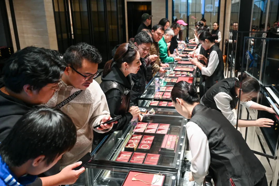 “不要低估老铺的认知能力”:徐高明向市场喊话,金价下行也不怕