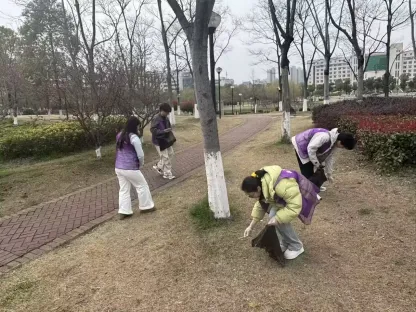 学院投稿|现代营销学院东坡志愿者服务队开展“清洁家园,共享绿色”志愿服务活动