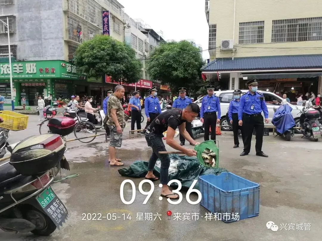 【整治】助力创城!兴宾城管开展市场周边环境专项整治