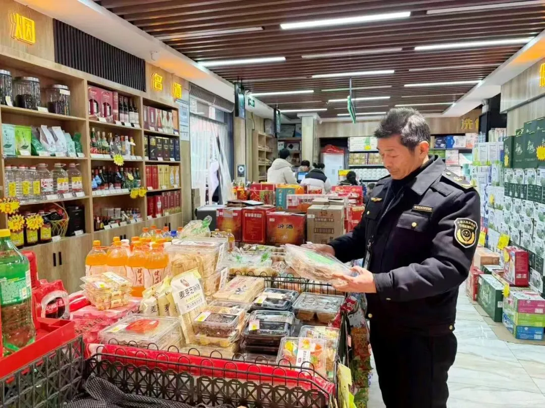 守护中心商圈 筑牢安全防线—-城关市场监督管理所工作纪实