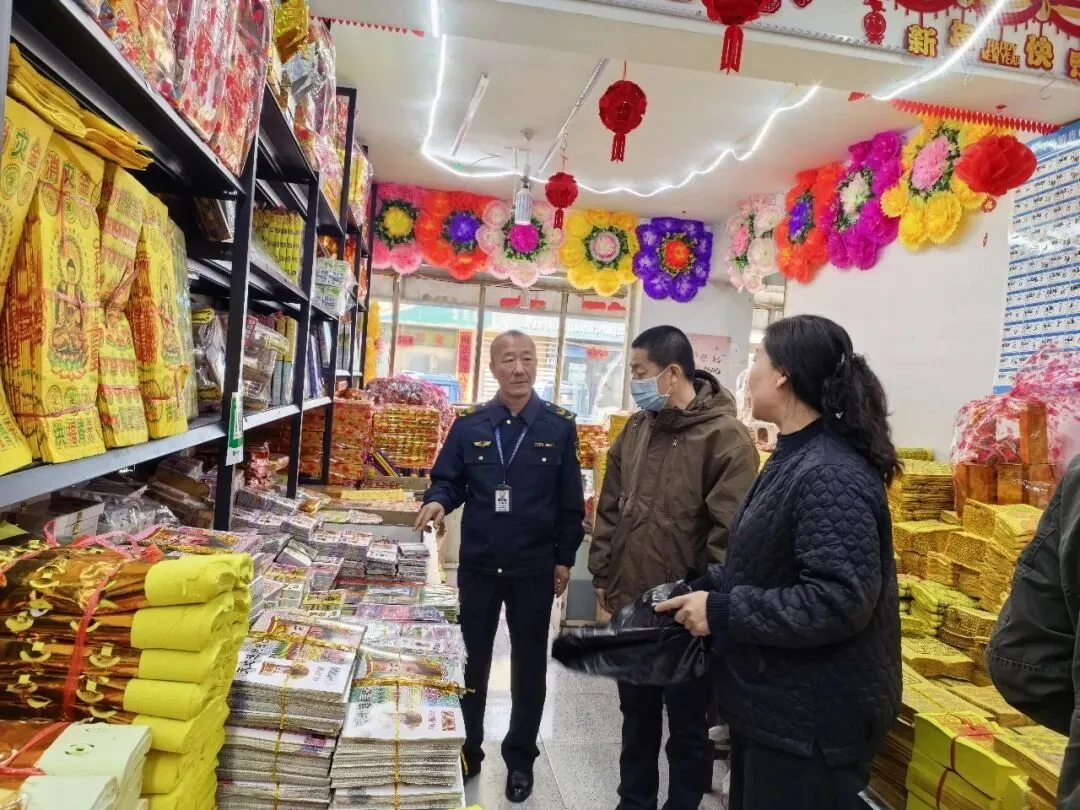 二连浩特市市场监管局开展清明节前殡葬行业专项检查