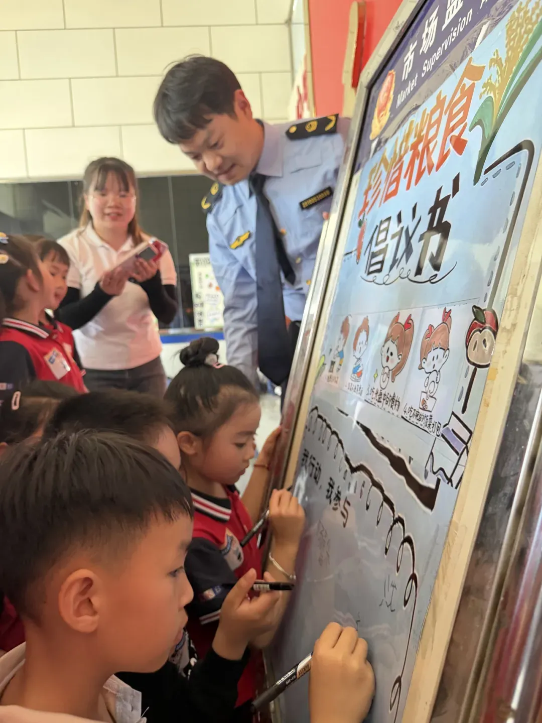 萌娃探市监,食安伴成长——德保县市场监督管理局开展2026“童心识市监 安全伴成长”食品安全科普活动