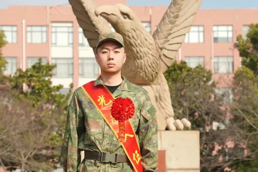 戎装报国 青春无悔 | 计算机技术与工程学院2026年春季应征入伍光荣榜