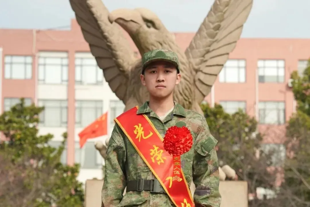 戎装报国 青春无悔 | 计算机技术与工程学院2026年春季应征入伍光荣榜
