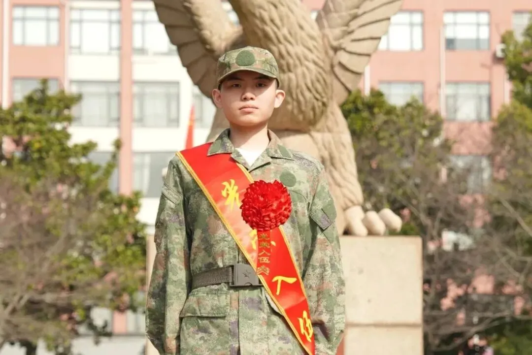 戎装报国 青春无悔 | 计算机技术与工程学院2026年春季应征入伍光荣榜