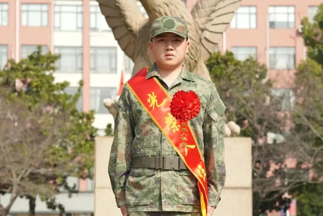戎装报国 青春无悔 | 计算机技术与工程学院2026年春季应征入伍光荣榜