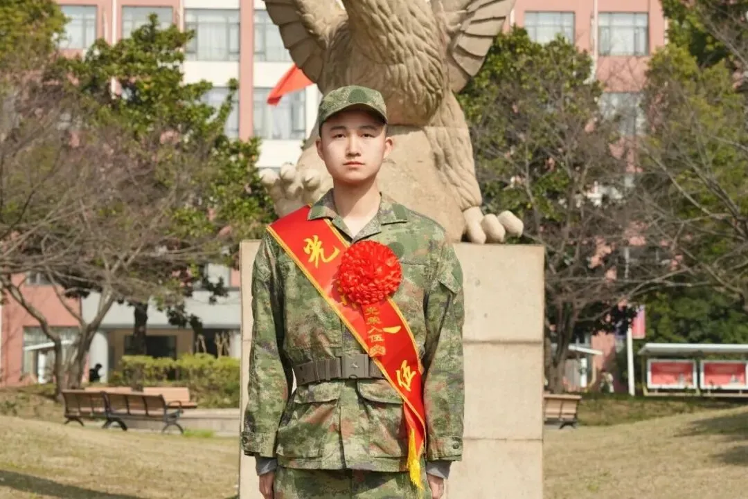 戎装报国 青春无悔 | 计算机技术与工程学院2026年春季应征入伍光荣榜
