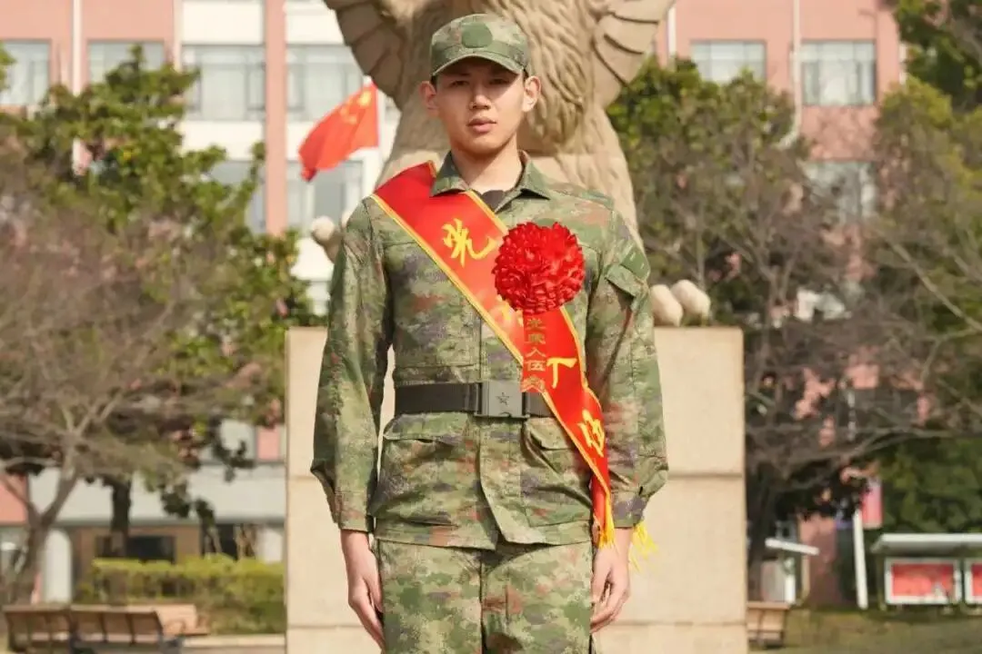 戎装报国 青春无悔 | 计算机技术与工程学院2026年春季应征入伍光荣榜