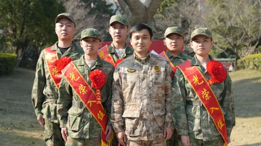 戎装报国 青春无悔 | 计算机技术与工程学院2026年春季应征入伍光荣榜