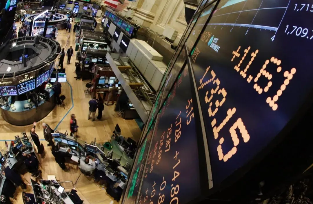 一条推文炸翻全球市场,特朗普突然收手,是认怂还是另有算计?