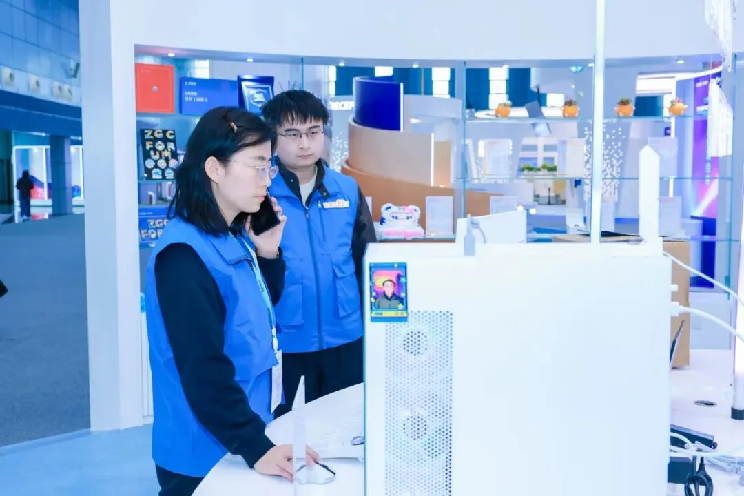 这群“蓝马甲”,架起实验室到市场的桥