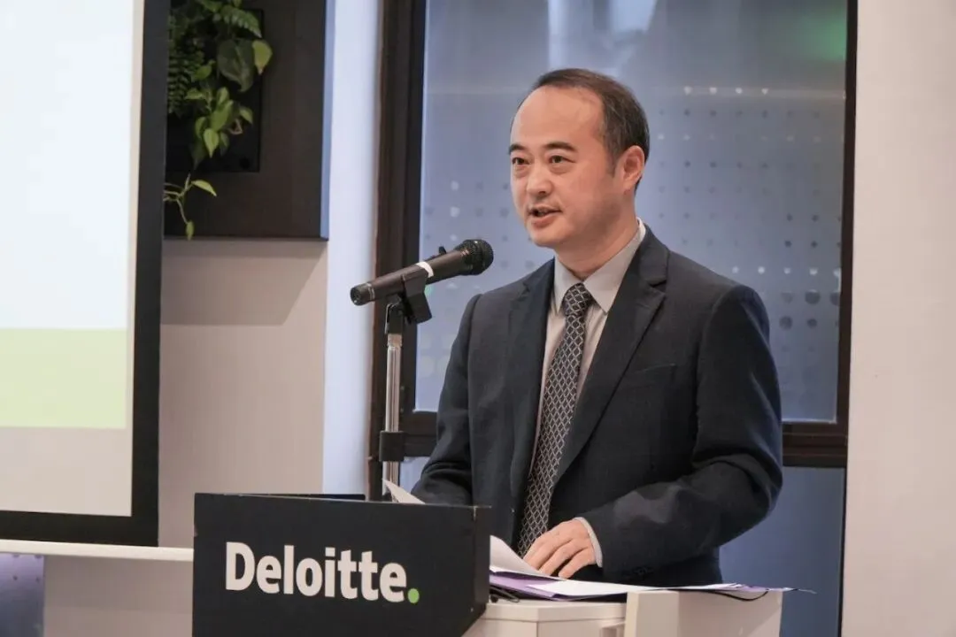 赵希源大使出席爱尔兰中国商会中国市场动态发布会