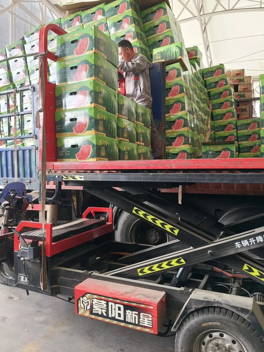 跑众包外卖第12天:在水果市场打零工的一天