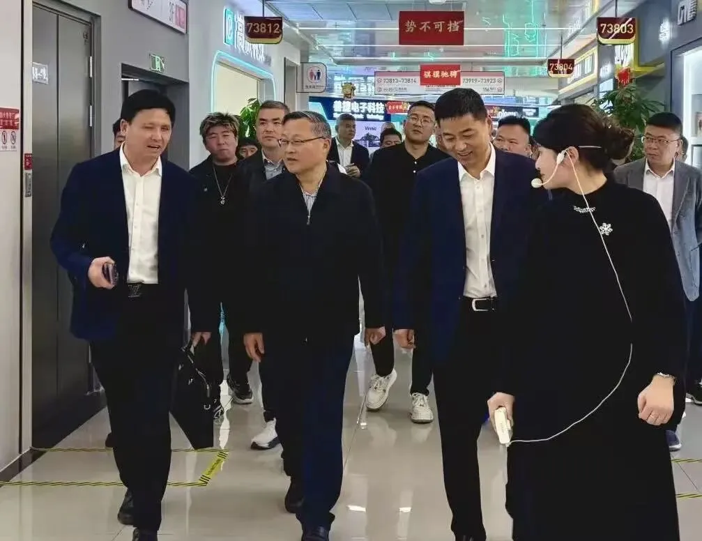 聚力同行 共谋新篇 | 浙江省市场协会第五届第二次会长会议召开 华东国际珠宝城董事长何建良应邀参会