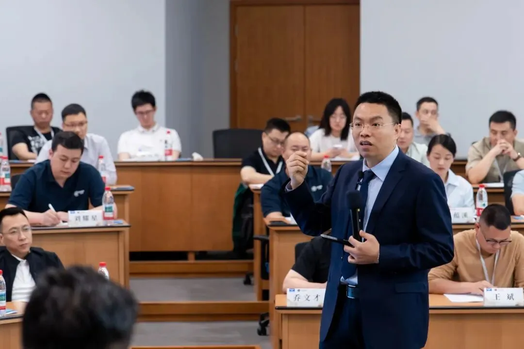 AI时代专业销售技巧大客户销售培训师培训讲师唐兴通分享为什么顶级销售不怕AI,普通销售才怕?B2B销售大客户销售铁军AI赋能销售