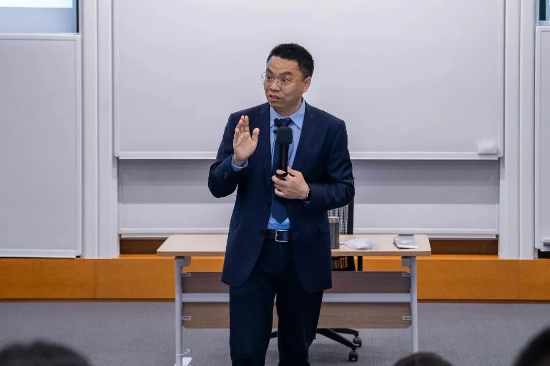 AI时代专业销售技巧大客户销售培训师培训讲师唐兴通分享为什么顶级销售不怕AI,普通销售才怕?B2B销售大客户销售铁军AI赋能销售