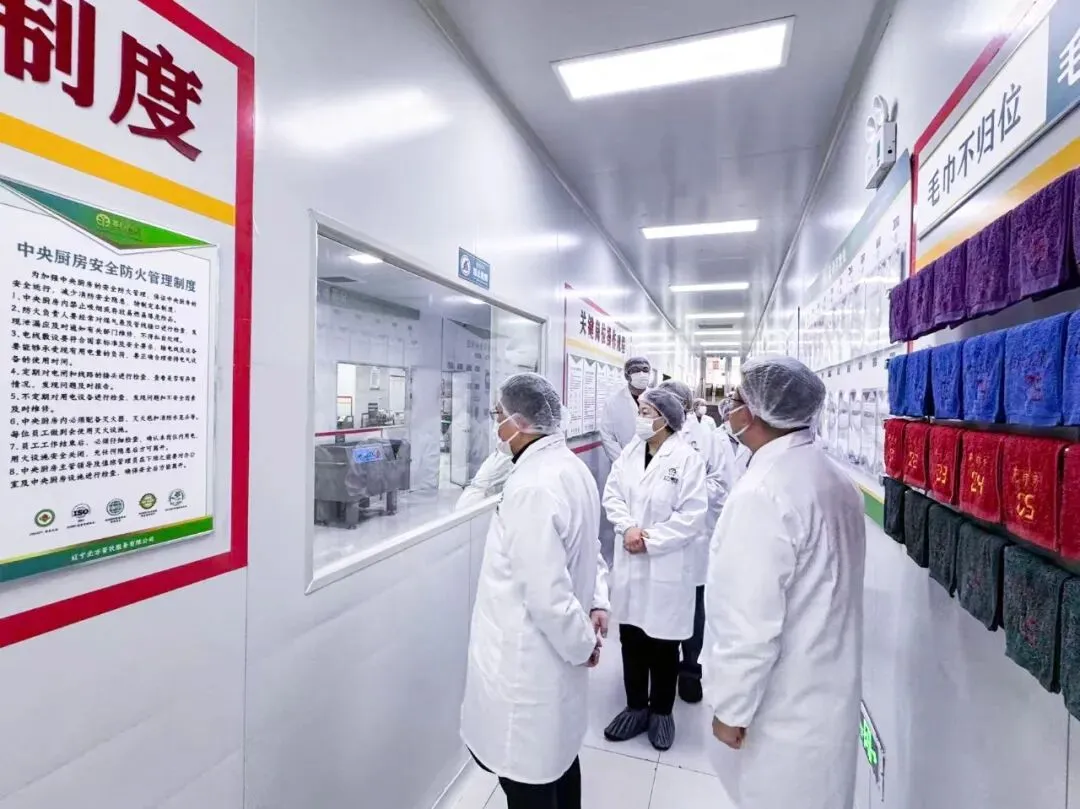 家校企携手 多监管护航|铁西区市场监管局、铁西区教育局、启工二校红梅校区领导及家长代表莅临我司参观指导