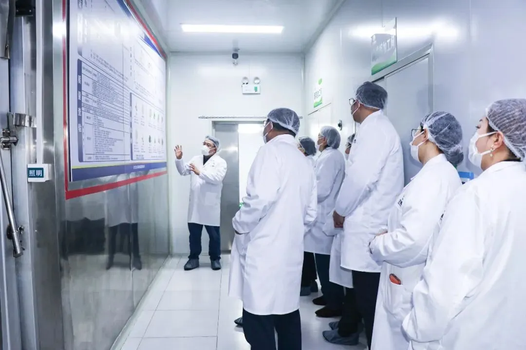 家校企携手 多监管护航|铁西区市场监管局、铁西区教育局、启工二校红梅校区领导及家长代表莅临我司参观指导