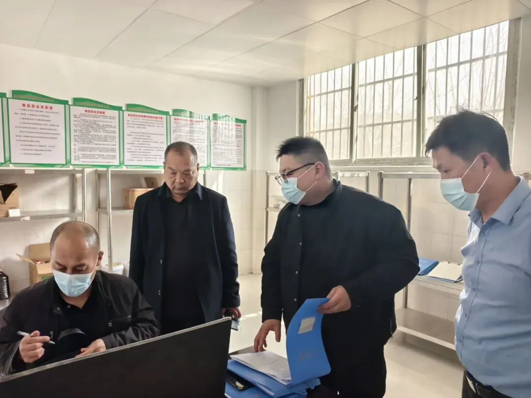 孙店镇市场监管所深入孙店五中检查校园食品安全