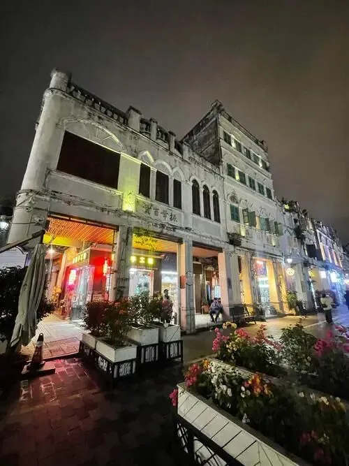 福建漳州云霄封神!冷门小城不靠网红营销,凭一根古早肉肠,圈粉无数吃货