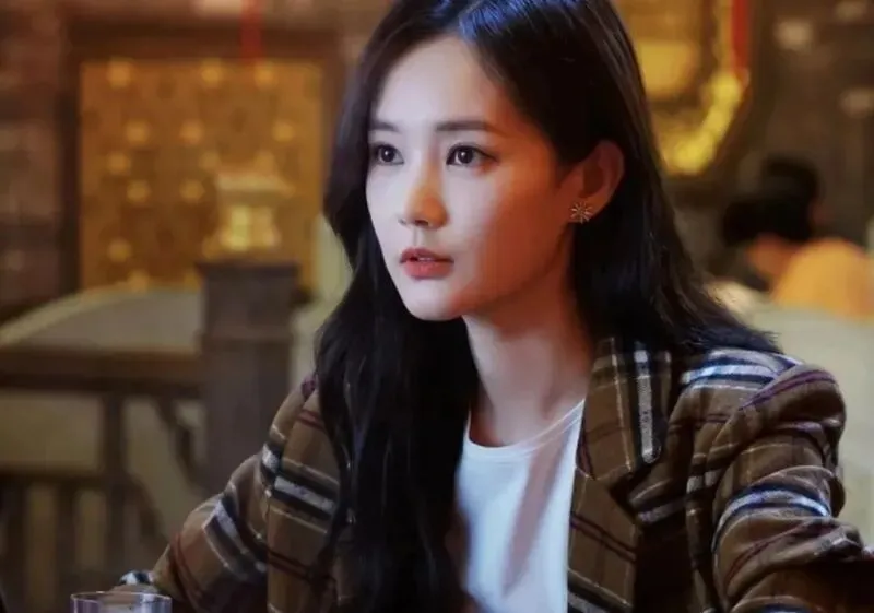 杨幂金像奖提名落空背后:娱乐圈的“提前营销”与残酷真相