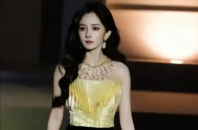 杨幂金像奖提名落空背后:娱乐圈的“提前营销”与残酷真相